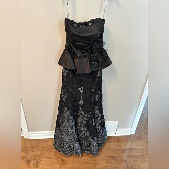 Black strapless ballgown with mermaid bottom. Super high end. - Picture 5 of 6